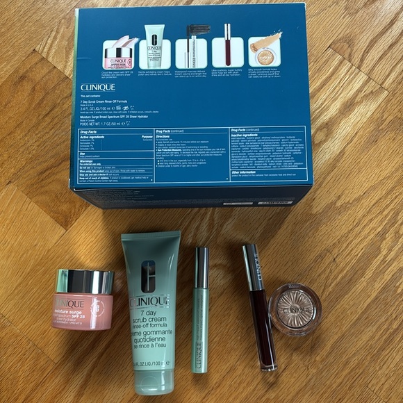 Clinique - Picture 5 of 8